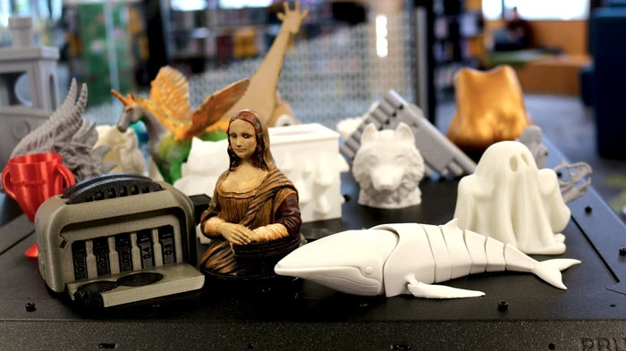 Photograph of figurines made with our 3D printer.