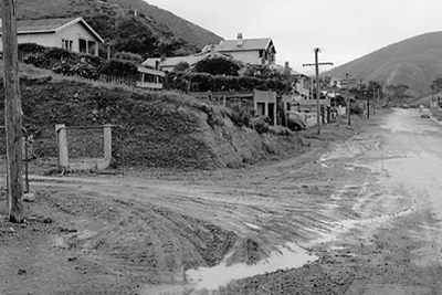 https://digitalnz.org/records/51030805/streetscape-happy-valley-road-happy-valley  (1954)