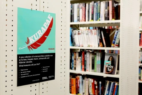 Shelves full of new Kurapae titles, with the Kurapae poster visible