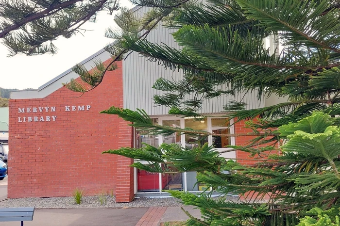 Exterior of Tawa Library, a red brick building