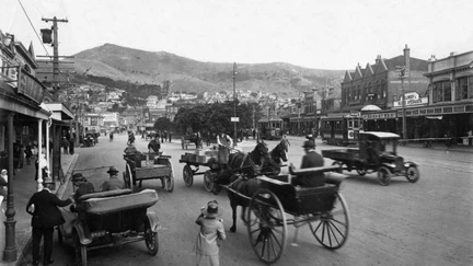 Black and white photograph of Courtenay Place in the early 1920s.