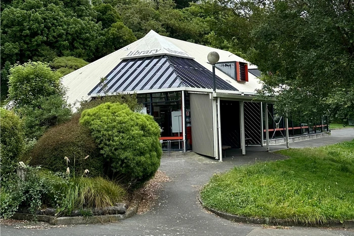 Exterior of Wadestown Library, facing Lennel Road